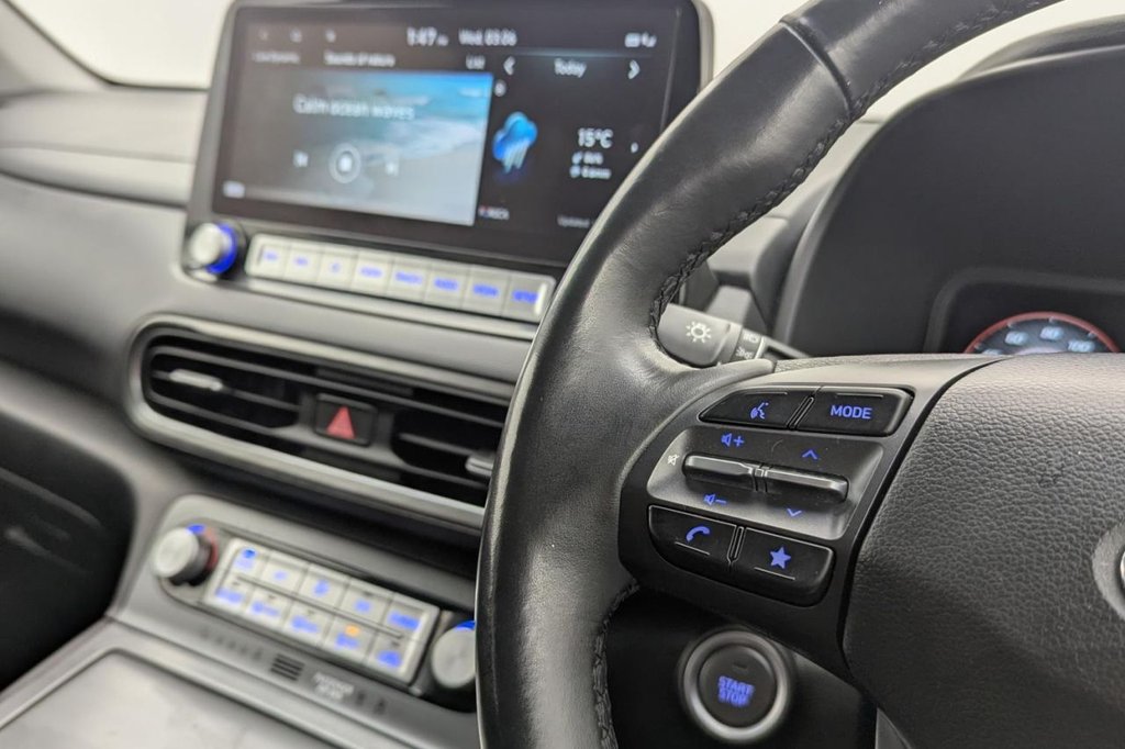 USED 2021 21 HYUNDAI KONA 64kWh Premium SUV 5dr Electric Auto (10.5kW Charger) (204 ps) Sat Nav, Keyless, Rear Camera