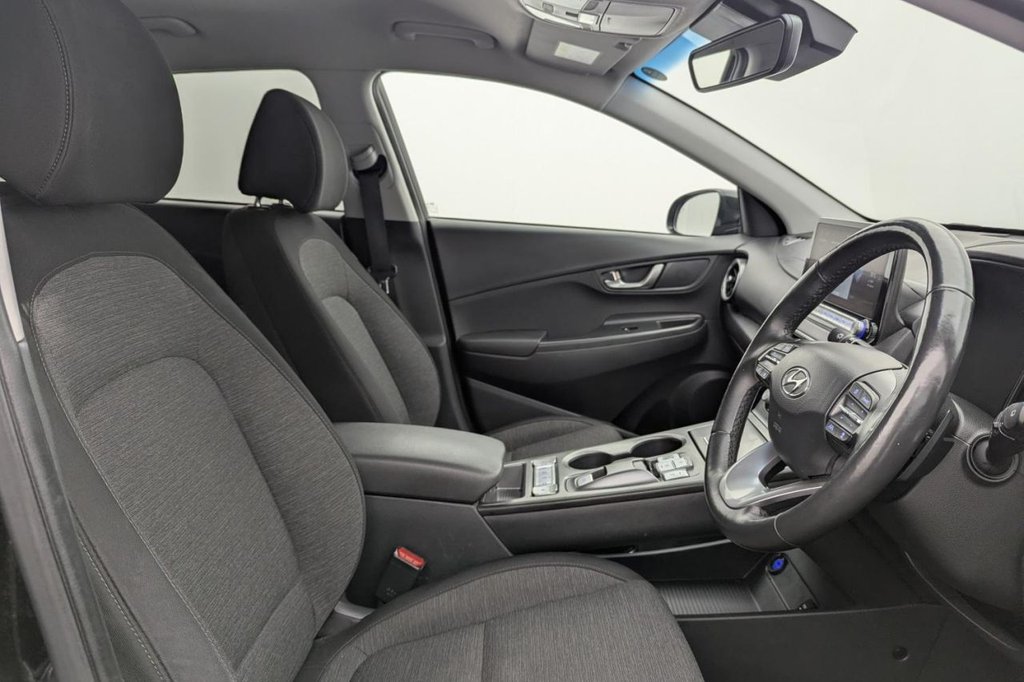 USED 2021 21 HYUNDAI KONA 64kWh Premium SUV 5dr Electric Auto (10.5kW Charger) (204 ps) Sat Nav, Keyless, Rear Camera