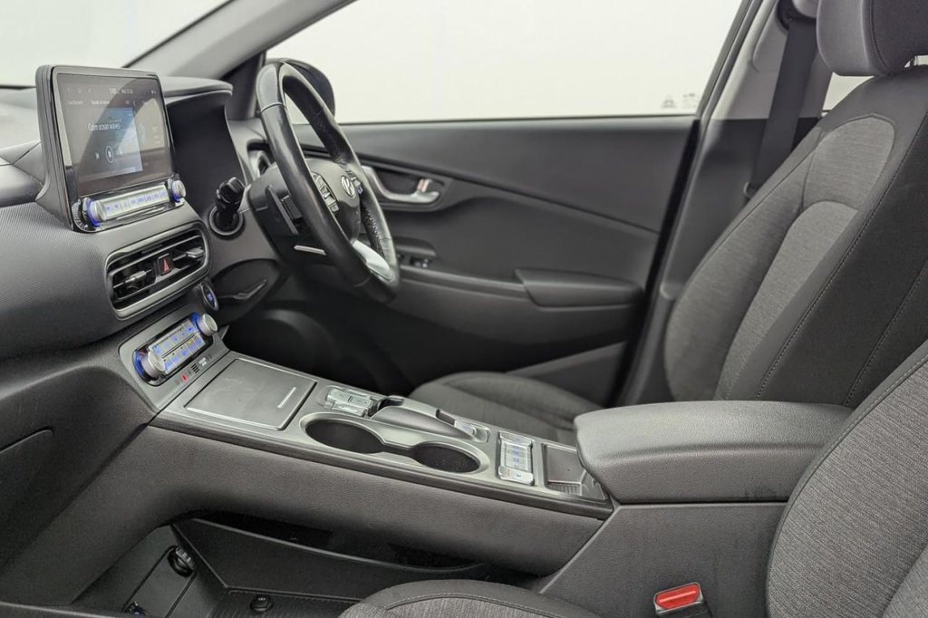 USED 2021 21 HYUNDAI KONA 64kWh Premium SUV 5dr Electric Auto (10.5kW Charger) (204 ps) Sat Nav, Keyless, Rear Camera