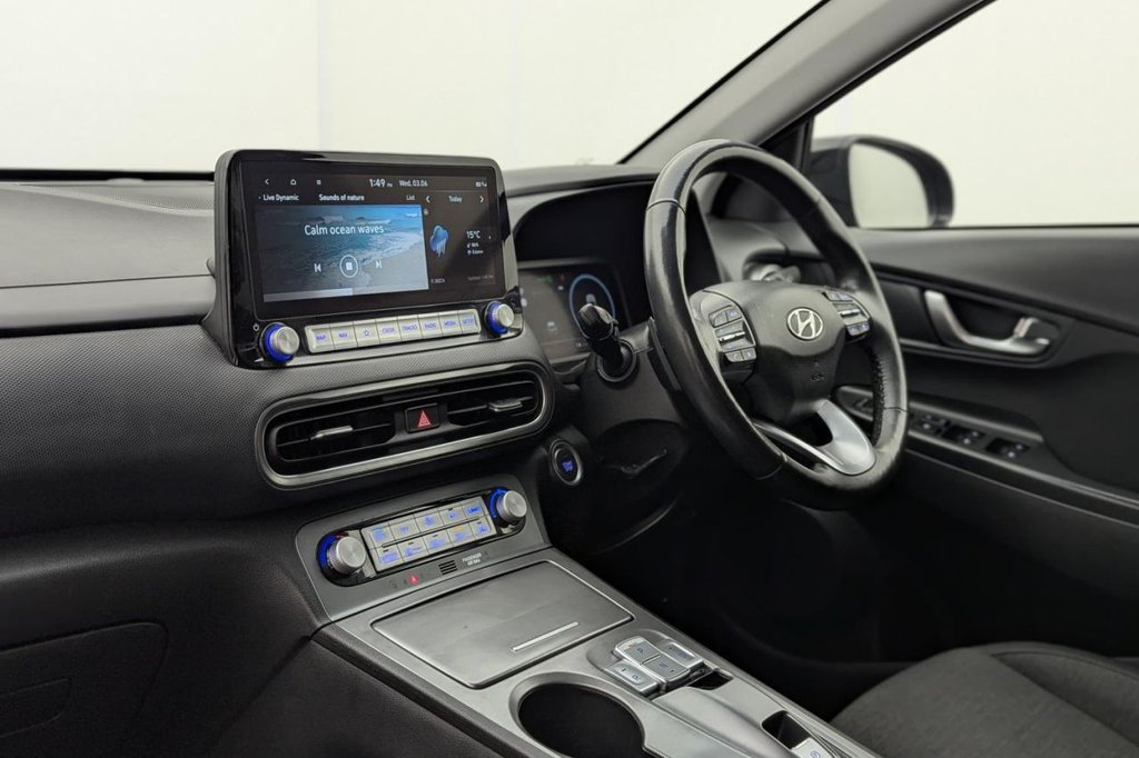 USED 2021 21 HYUNDAI KONA 64kWh Premium SUV 5dr Electric Auto (10.5kW Charger) (204 ps) Sat Nav, Keyless, Rear Camera