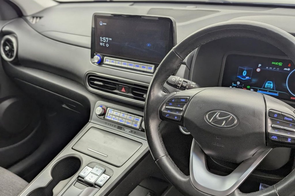 USED 2021 21 HYUNDAI KONA 64kWh Premium SUV 5dr Electric Auto (10.5kW Charger) (204 ps) Sat Nav, Keyless, Rear Camera
