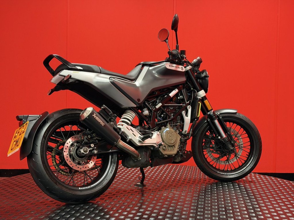 USED 2022 22 HUSQVARNA SVARTPILEN 125 TRADE BIKES AT TRADE PRICES AKRAPOVIC EXHAUST