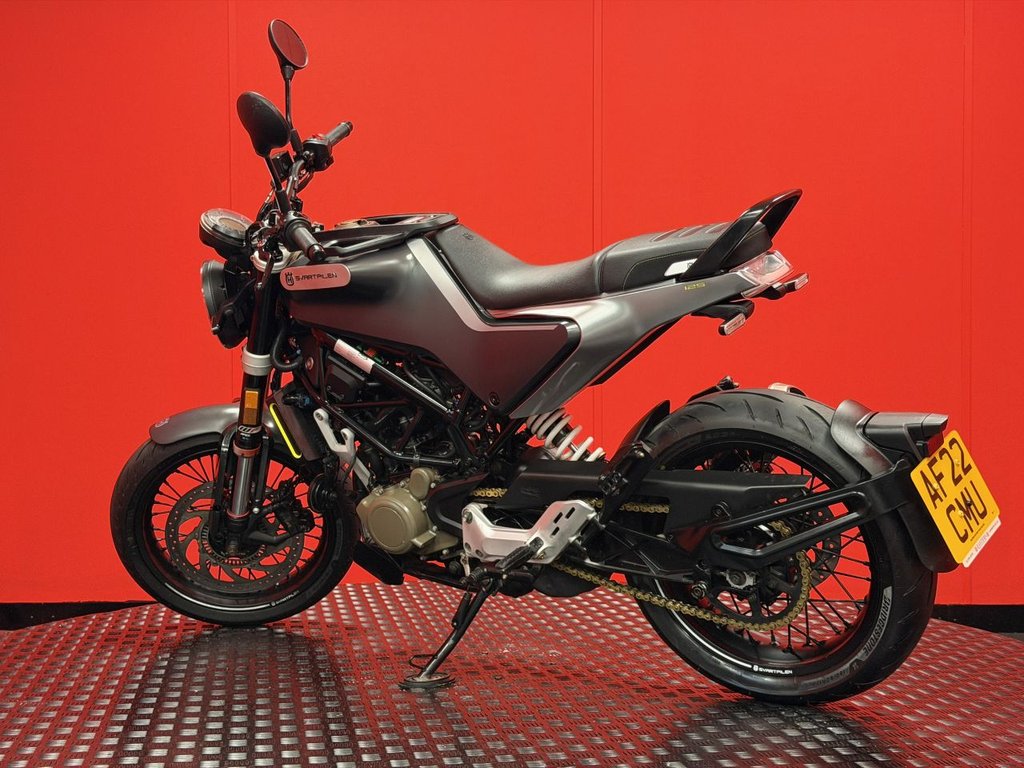 USED 2022 22 HUSQVARNA SVARTPILEN 125 TRADE BIKES AT TRADE PRICES AKRAPOVIC EXHAUST