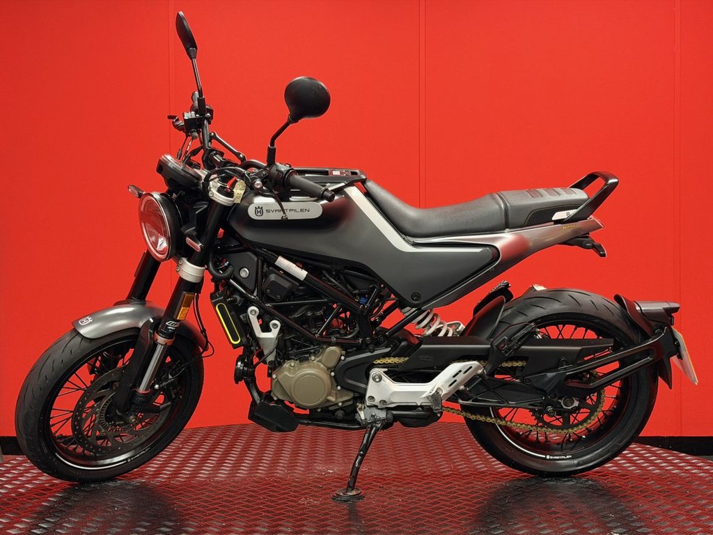USED 2022 22 HUSQVARNA SVARTPILEN 125 TRADE BIKES AT TRADE PRICES AKRAPOVIC EXHAUST