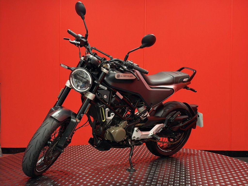 USED 2022 22 HUSQVARNA SVARTPILEN 125 TRADE BIKES AT TRADE PRICES AKRAPOVIC EXHAUST