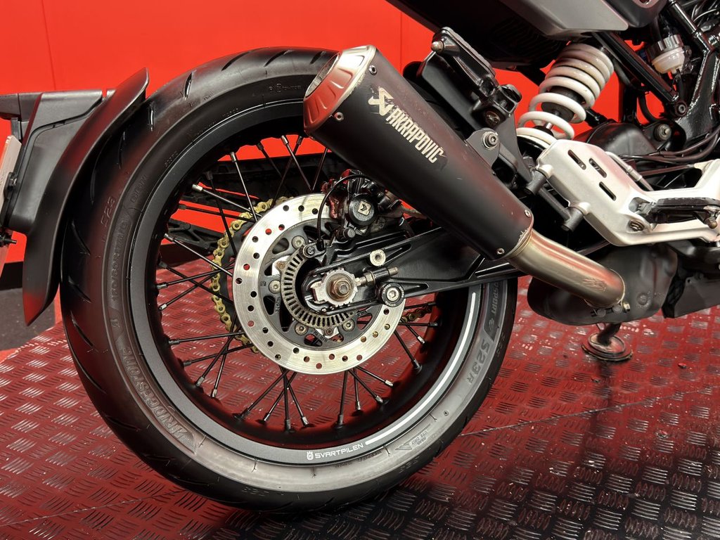 USED 2022 22 HUSQVARNA SVARTPILEN 125 TRADE BIKES AT TRADE PRICES AKRAPOVIC EXHAUST
