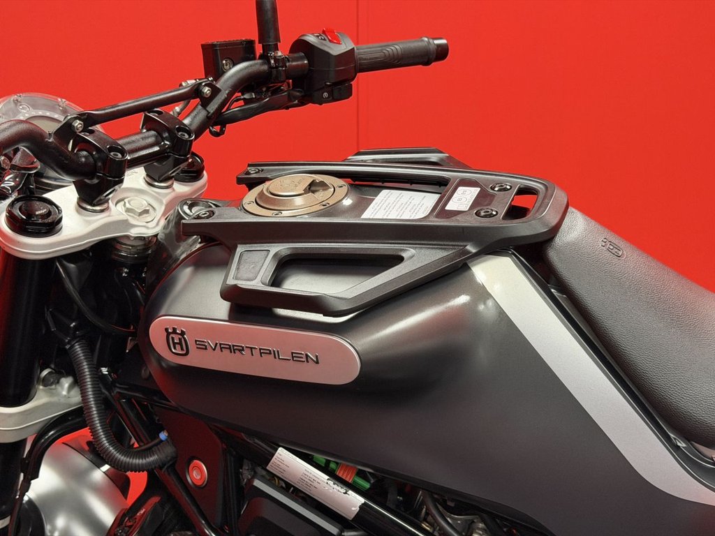 USED 2022 22 HUSQVARNA SVARTPILEN 125 TRADE BIKES AT TRADE PRICES AKRAPOVIC EXHAUST
