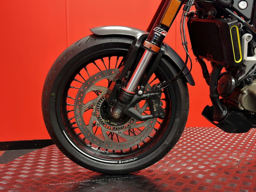 USED 2022 22 HUSQVARNA SVARTPILEN 125 TRADE BIKES AT TRADE PRICES AKRAPOVIC EXHAUST