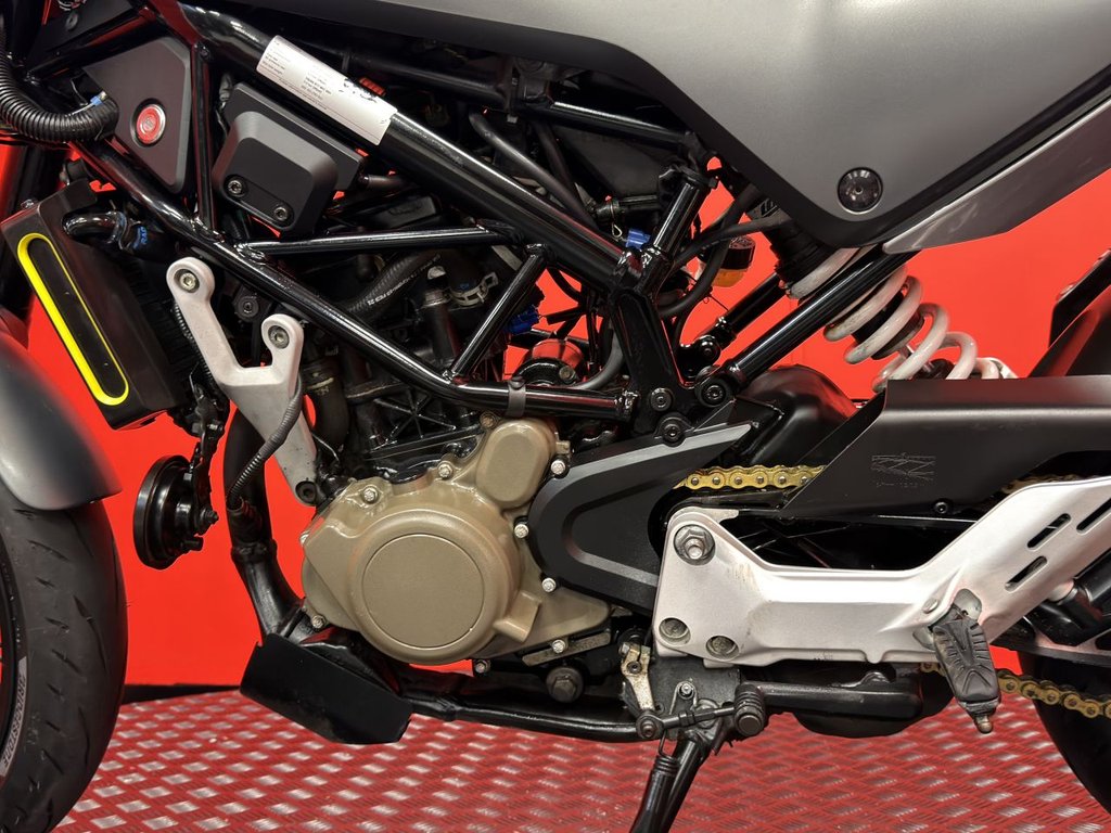 USED 2022 22 HUSQVARNA SVARTPILEN 125 TRADE BIKES AT TRADE PRICES AKRAPOVIC EXHAUST