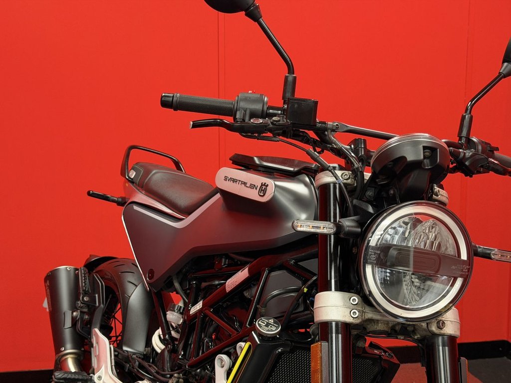 USED 2022 22 HUSQVARNA SVARTPILEN 125 TRADE BIKES AT TRADE PRICES AKRAPOVIC EXHAUST