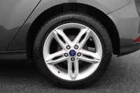 USED 2017 17 FORD FOCUS 1.0T EcoBoost Zetec Edition 5dr (SAT NAV, PRIVACY GLASS) 