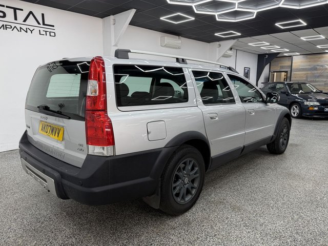 View our VOLVO XC70