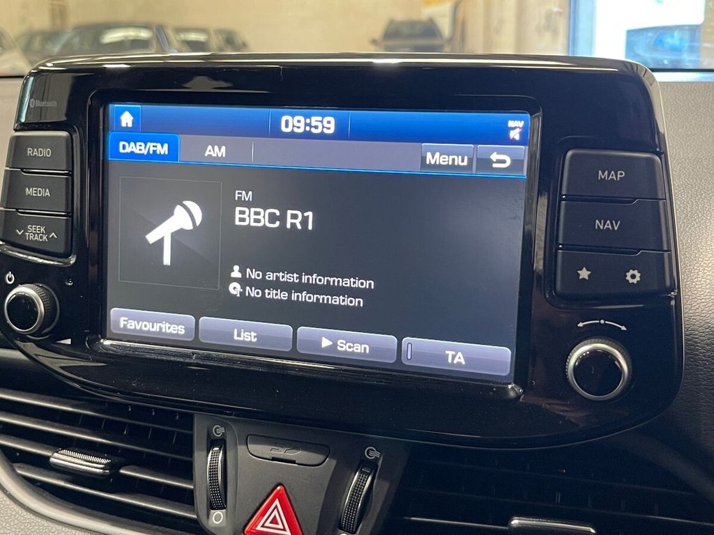 USED 2018 67 HYUNDAI I30 1.4 T-GDi SE Nav Fastback 5dr Petrol DCT Euro 6 (s/s) (140 ps) Great Service History