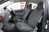 USED 2005 05 TOYOTA AYGO 1.0 VVT-i Sport Hatchback 3dr Petrol Manual Euro 4 (67 bhp) 10 SERVICE STAMPS