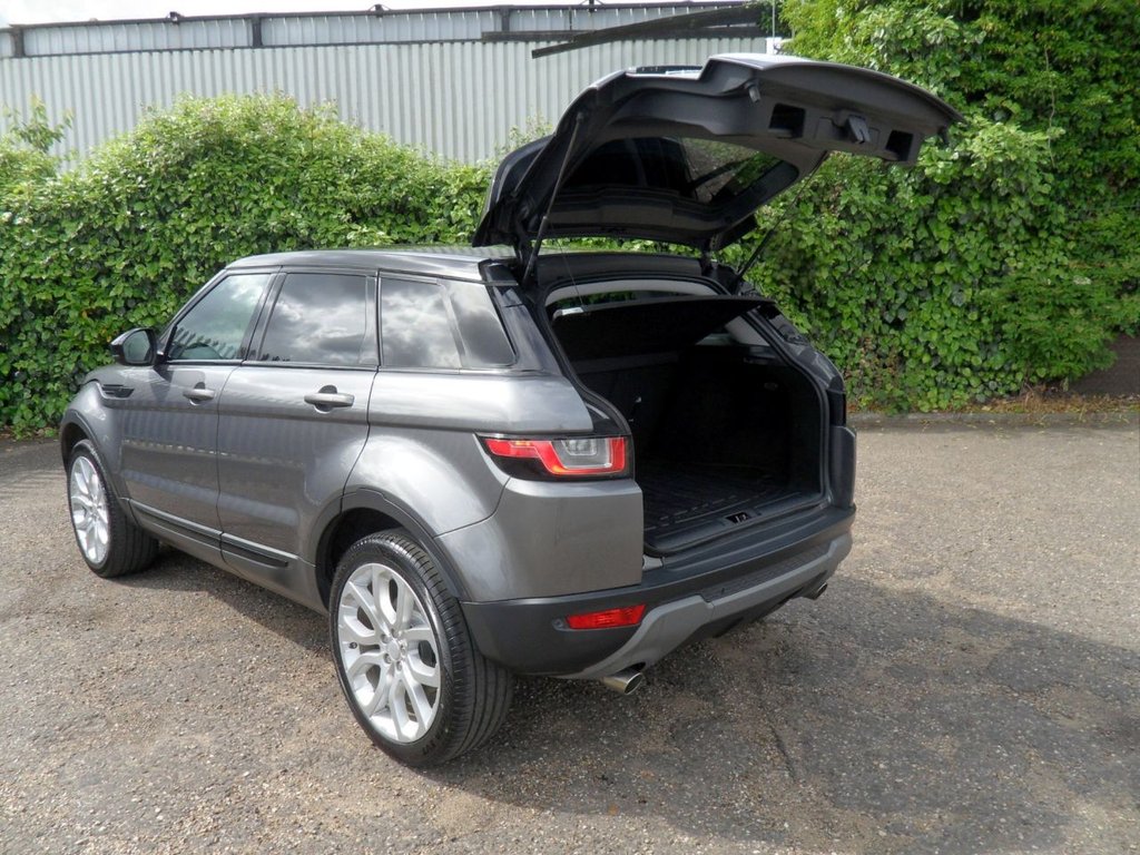 USED 2016 16 LAND ROVER RANGE ROVER EVOQUE 2.0 TD4 SE Tech SUV 5dr Diesel Auto 4WD Euro 6 (s/s) (180 ps) 8 Services 20's Pan Roof Black Pack