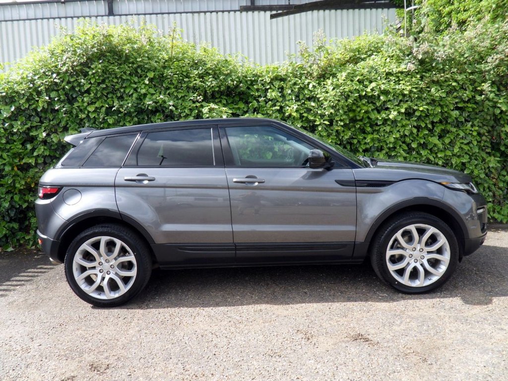 USED 2016 16 LAND ROVER RANGE ROVER EVOQUE 2.0 TD4 SE Tech SUV 5dr Diesel Auto 4WD Euro 6 (s/s) (180 ps) 8 Services 20's Pan Roof Black Pack