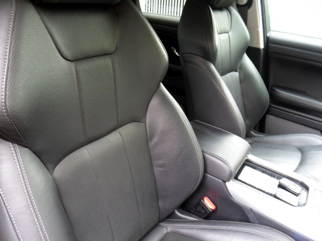 USED 2016 16 LAND ROVER RANGE ROVER EVOQUE 2.0 TD4 SE Tech SUV 5dr Diesel Auto 4WD Euro 6 (s/s) (180 ps) 8 Services 20's Pan Roof Black Pack