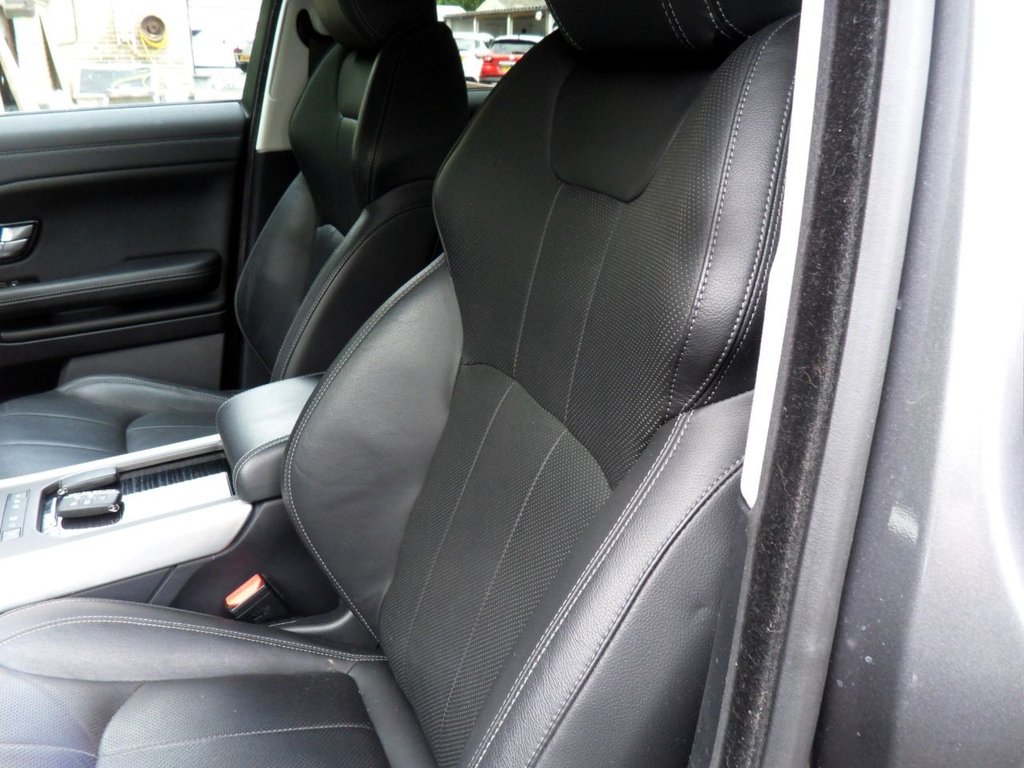 USED 2016 16 LAND ROVER RANGE ROVER EVOQUE 2.0 TD4 SE Tech SUV 5dr Diesel Auto 4WD Euro 6 (s/s) (180 ps) 8 Services 20's Pan Roof Black Pack