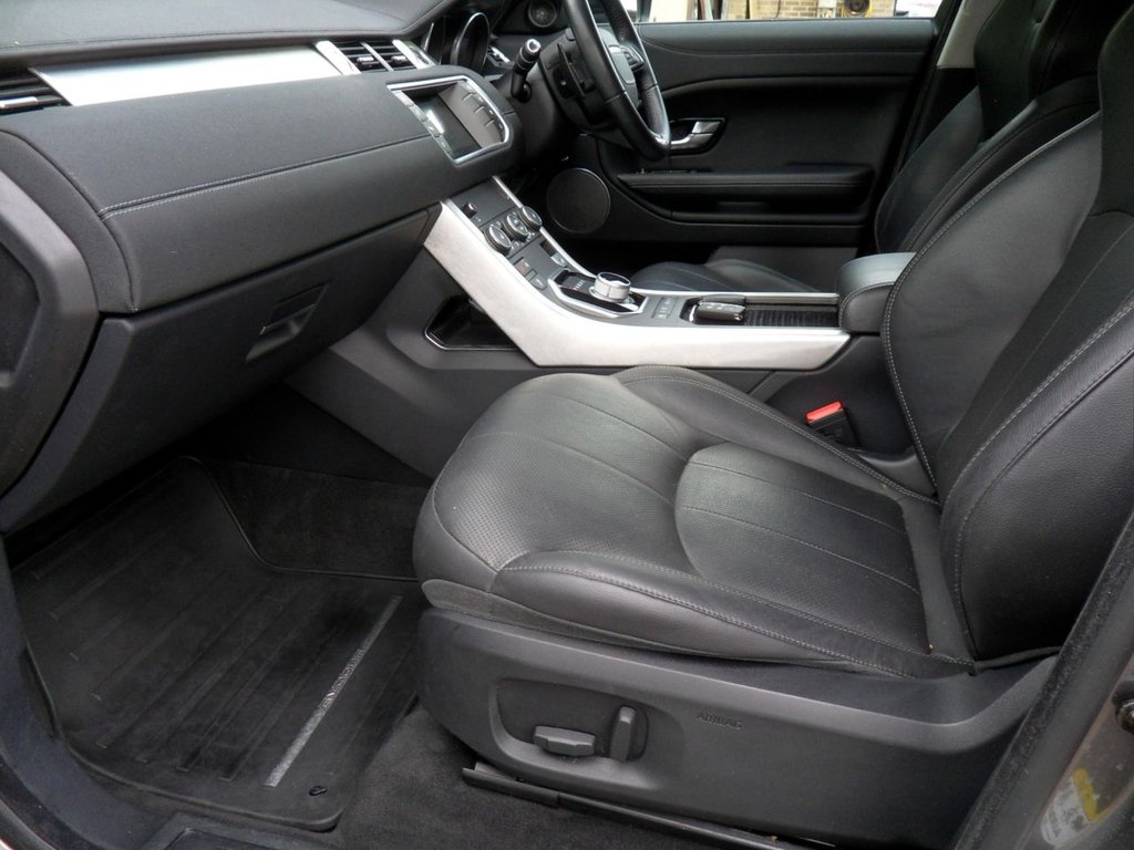 USED 2016 16 LAND ROVER RANGE ROVER EVOQUE 2.0 TD4 SE Tech SUV 5dr Diesel Auto 4WD Euro 6 (s/s) (180 ps) 8 Services 20's Pan Roof Black Pack
