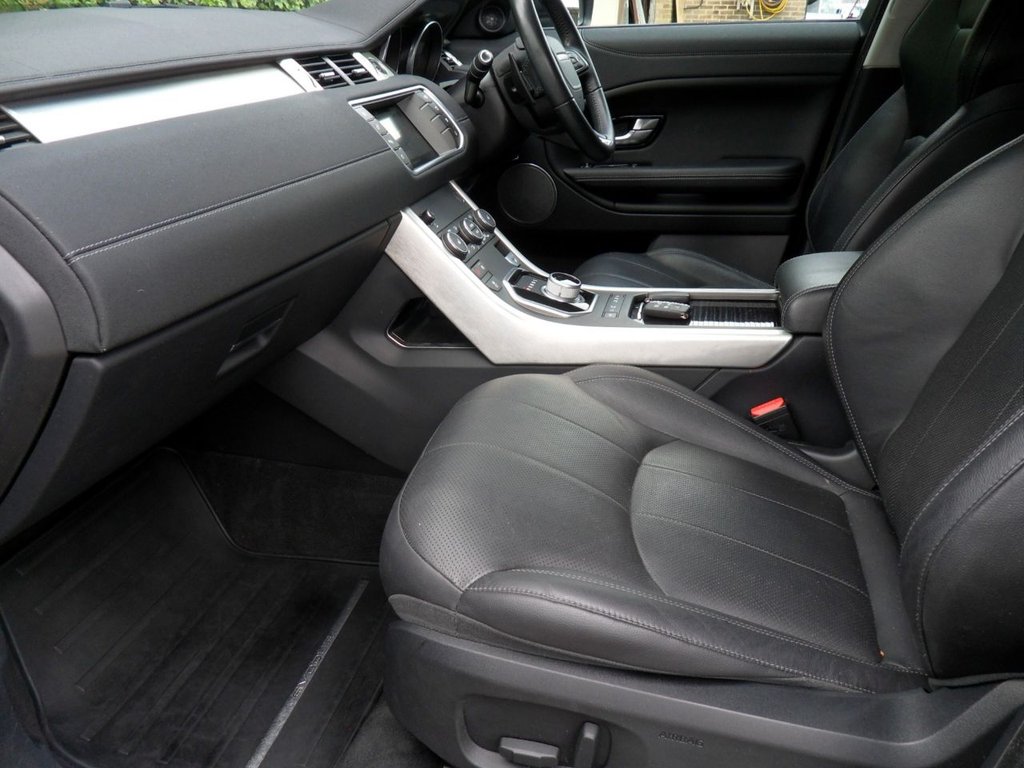 USED 2016 16 LAND ROVER RANGE ROVER EVOQUE 2.0 TD4 SE Tech SUV 5dr Diesel Auto 4WD Euro 6 (s/s) (180 ps) 8 Services 20's Pan Roof Black Pack