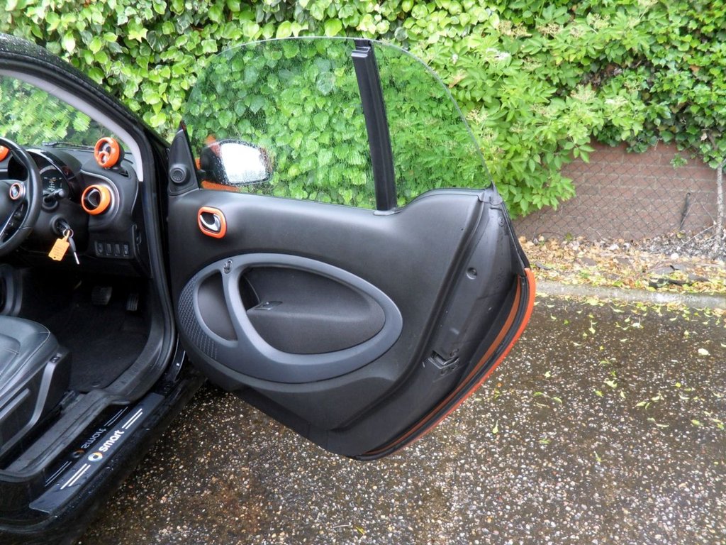 USED 2016 16 SMART FORTWO 0.9T Prime (Premium Plus) Coupe 2dr Petrol Twinamic Euro 6 (s/s) (90 ps) Low Mileage Low Insurance - &pound;20 Tax