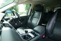 USED 2020 20 LAND ROVER DISCOVERY SPORT 2.0 D150 S SUV 5dr Diesel Manual Euro 6 (s/s) (150 ps) FUJI WHITE PAINTWORK + REVERSE CAMERA + HEATED SEATS + APPLE CARPLAY
