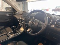 USED 2024 24 MG MG HS 1.5 T-GDI Trophy SUV 5dr Petrol Manual Euro 6 (s/s) (162 ps)+2 KEYS+1 FORMER KEEPER+HISTORY+PARK CONTROL WITH CAMERA+PRIVACY+HALF LEATHER HEATED SEATS+18