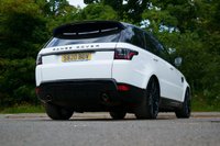 USED 2020 20 LAND ROVER RANGE ROVER SPORT 2.0 P300 HSE SUV 5dr Petrol Auto 4WD Euro 6 (s/s) (300 ps) FUJI WHITE PAINTWORK + BLACK PACK + APPLE CARPLAY + 22" ALLOYS