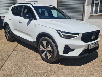 2023 VOLVO XC40