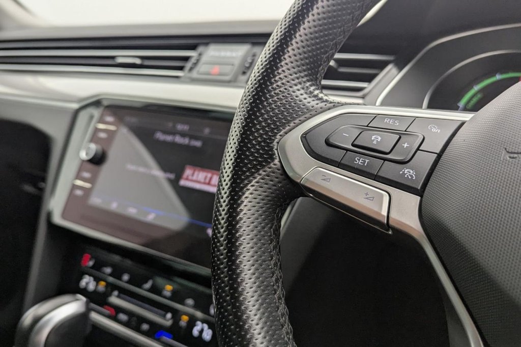USED 2021 71 VOLKSWAGEN PASSAT 1.4 TSI 13kWh GTE Estate 5dr Petrol Plug-in Hybrid DSG Euro 6 (s/s) (218 ps) Car Play, Heated Seats, Cruise