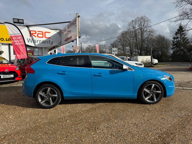 View our VOLVO V40