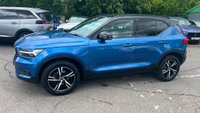 USED 2020 69 VOLVO XC40 Blue 2.0 D3 R-Design SUV, 81,100 miles, Euro 6, ULEZ compliant, Leather, Sat nav, 9in Touchscreen, Rear sensors, Air Conditioning. This 2020 Volvo XC40 D3 R Design is a superb example, having been cherished by just one owner since new. This stylish SUV boasts a 2.0 litre Euro 6 diesel engine, offering a compelling blend of performance and efficiency. Its R Design trim level ensures a sporty aesthetic, complemented by a suite of advanced features. You'll appreciate the peace of mind provided by Intellisafe Surround, which includes Blind Spot Assistance, and the convenience of Front Park Assist with front sensors. The Winter
