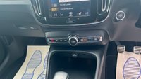 USED 2020 69 VOLVO XC40 Blue 2.0 D3 R-Design SUV, 81,100 miles, Euro 6, ULEZ compliant, Leather, Sat nav, 9in Touchscreen, Rear sensors, Air Conditioning. This 2020 Volvo XC40 D3 R Design is a superb example, having been cherished by just one owner since new. This stylish SUV boasts a 2.0 litre Euro 6 diesel engine, offering a compelling blend of performance and efficiency. Its R Design trim level ensures a sporty aesthetic, complemented by a suite of advanced features. You'll appreciate the peace of mind provided by Intellisafe Surround, which includes Blind Spot Assistance, and the convenience of Front Park Assist with front sensors. The Winter