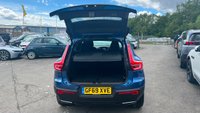 USED 2020 69 VOLVO XC40 Blue 2.0 D3 R-Design SUV, 81,100 miles, Euro 6, ULEZ compliant, Leather, Sat nav, 9in Touchscreen, Rear sensors, Air Conditioning. This 2020 Volvo XC40 D3 R Design is a superb example, having been cherished by just one owner since new. This stylish SUV boasts a 2.0 litre Euro 6 diesel engine, offering a compelling blend of performance and efficiency. Its R Design trim level ensures a sporty aesthetic, complemented by a suite of advanced features. You'll appreciate the peace of mind provided by Intellisafe Surround, which includes Blind Spot Assistance, and the convenience of Front Park Assist with front sensors. The Winter
