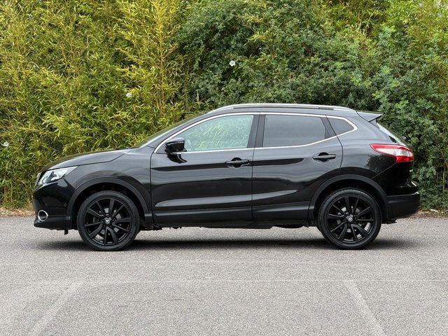 View our NISSAN QASHQAI