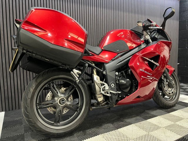 View our TRIUMPH SPRINT ST 1050