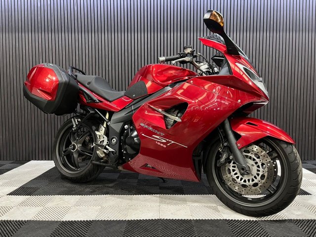 View our TRIUMPH SPRINT ST 1050