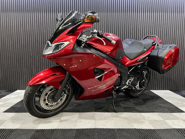 View our TRIUMPH SPRINT ST 1050