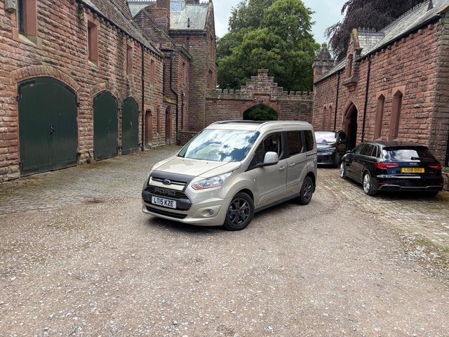 View our FORD TOURNEO CONNECT