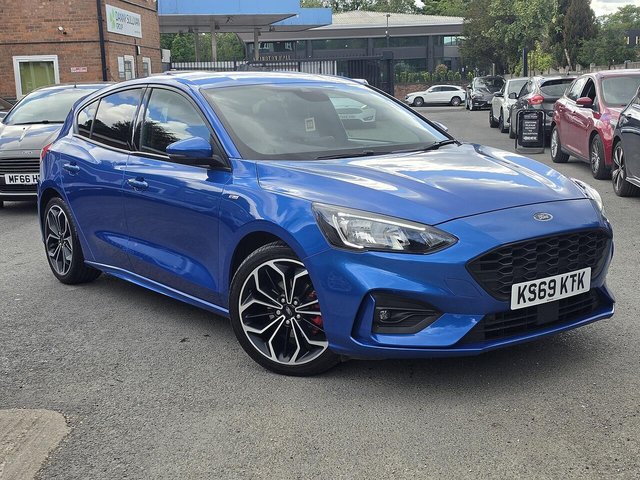 View our Ford Focus 1.0T EcoBoost ST-Line X Hatchback 5dr Petrol Auto Euro 6 (s/s) (125 ps)