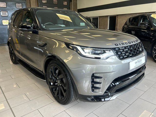 View our Land Rover Discovery 3.0 D300 MHEV R-Dynamic SE SUV 5dr Diesel Auto 4WD Euro 6 (s/s) (300 ps)