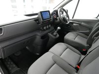 USED 2023 23 RENAULT TRAFIC SL28 2.0 BLUEDCI 130 BHP SWB BUSINESS PLUS + EDITION AIR CON | CARPLAY MEDIA | 3 SEATS
