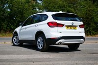 USED 2020 20 BMW X1 1.5 18i SE SUV 5dr Petrol DCT sDrive Euro 6 (s/s) (140 ps) ALPINE WHITE PAINTWORK + CARPLAY + SUNROOF + HEATED SEATS