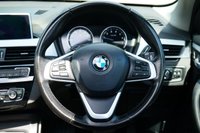 USED 2020 20 BMW X1 1.5 18i SE SUV 5dr Petrol DCT sDrive Euro 6 (s/s) (140 ps) ALPINE WHITE PAINTWORK + CARPLAY + SUNROOF + HEATED SEATS