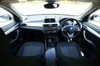 USED 2020 20 BMW X1 1.5 18i SE SUV 5dr Petrol DCT sDrive Euro 6 (s/s) (140 ps) ALPINE WHITE PAINTWORK + CARPLAY + SUNROOF + HEATED SEATS
