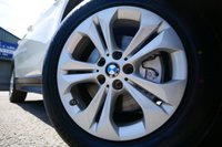 USED 2020 20 BMW X1 1.5 18i SE SUV 5dr Petrol DCT sDrive Euro 6 (s/s) (140 ps) ALPINE WHITE PAINTWORK + CARPLAY + SUNROOF + HEATED SEATS