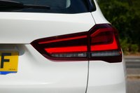USED 2020 20 BMW X1 1.5 18i SE SUV 5dr Petrol DCT sDrive Euro 6 (s/s) (140 ps) ALPINE WHITE PAINTWORK + CARPLAY + SUNROOF + HEATED SEATS