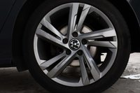 USED 2022 72 VOLKSWAGEN GOLF 1.5 eTSI MHEV R-Line Hatchback 5dr Petrol Hybrid DSG Euro 6 (s/s) (150 ps) 1 OWNER, SATNAV, CAR PLAY