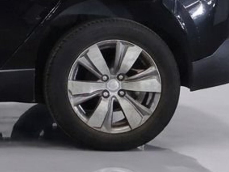 2014 Peugeot 2008 in black — photo 7 of 10