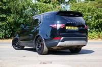 USED 2020 20 LAND ROVER DISCOVERY 3.0 SD V6 HSE SUV 5dr Diesel Auto 4WD Euro 6 (s/s) (306 ps) SANTORINI BLACK METALLIC PAINTWORK + SUNROOF + MERIDIAN + F&R HEATED SEATS + CARPLAY